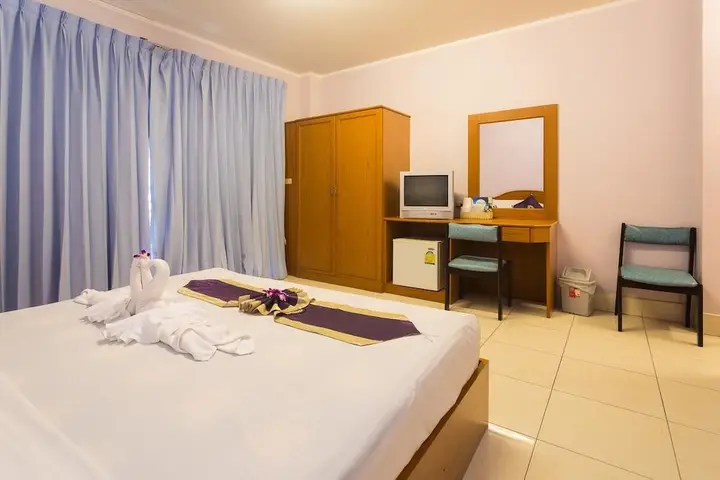 Кату: Room in Guest Room - Guesthouse Belvedere - Central Bedroom Near Patong Beach and Restaurant