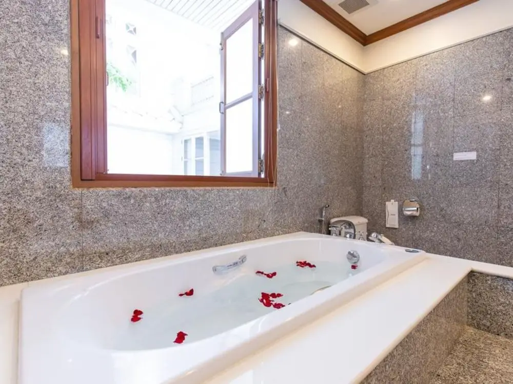 Бангкок: Royal Riverside The Majestic Suite