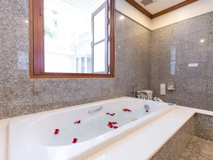 Бангкок: Royal Riverside The Majestic Suite