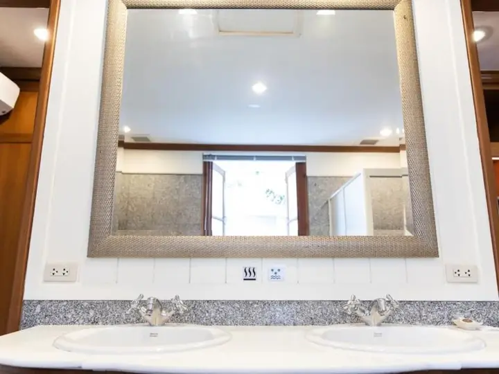 Бангкок: Royal Riverside The Majestic Suite