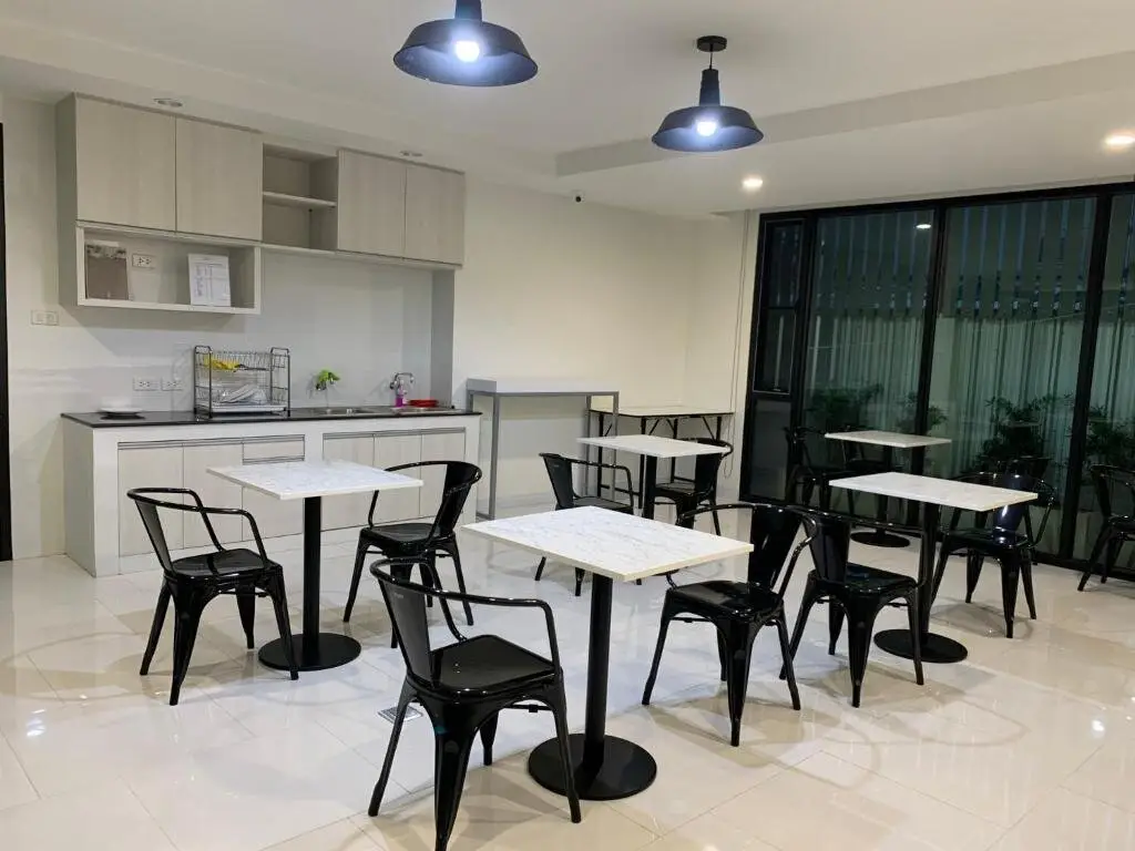 Бангкок: Icare Residence & Hotel