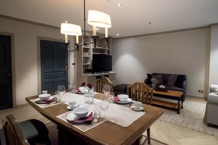 Бангкок: Big Apt, Hidden Gem, Fully Equipped 2 big Br, 2 Ba, Spacious Living in Dt