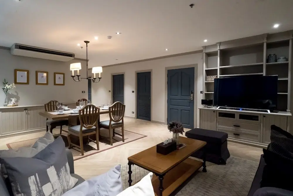 Бангкок: Big Apt, Hidden Gem, Fully Equipped 2 big Br, 2 Ba, Spacious Living in Dt