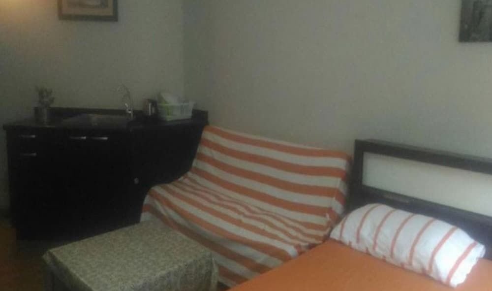 Room in Condo - Impact Thunder Dome Service Taxi — фото 1