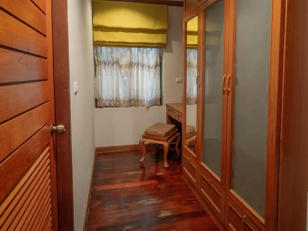 Муанг: Empylean Modern Thai Villa