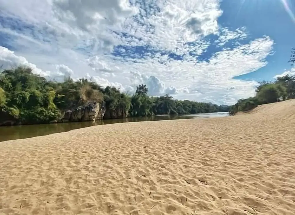 Сай Йок: Cliff & Cape Camping Resort