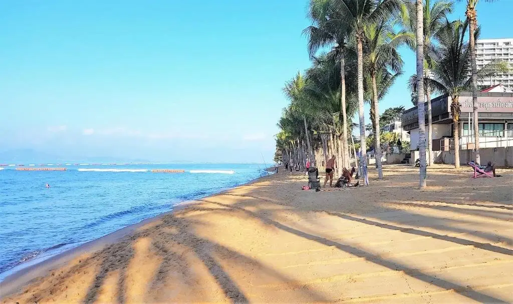 Паттайя: 12th Floor Studio Apartment at Jomtien Beach Condominium