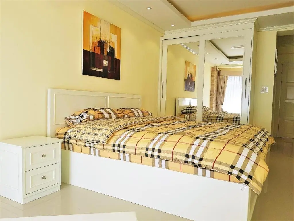 Паттайя: 12th Floor Studio Apartment at Jomtien Beach Condominium