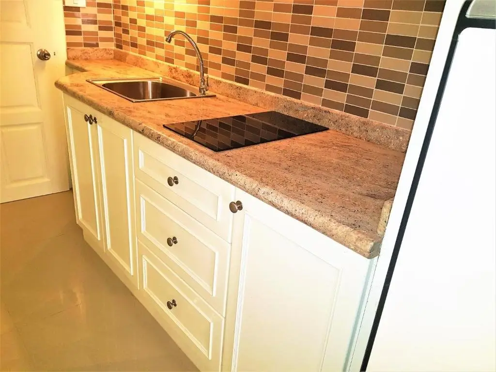 Паттайя: 12th Floor Studio Apartment at Jomtien Beach Condominium
