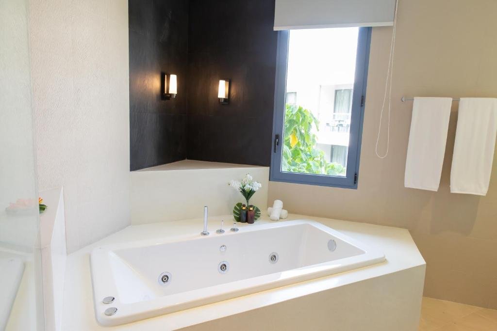 Кату: Teetara Villa Patong