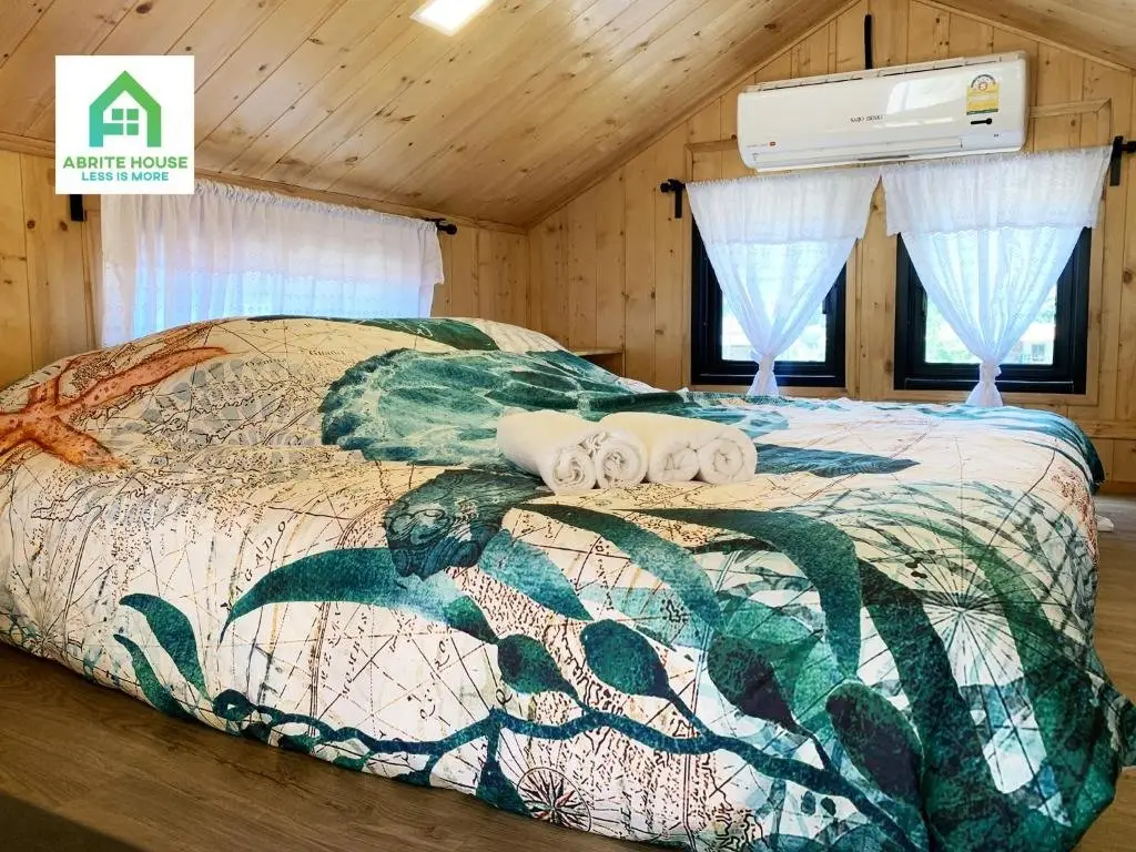 Ланта: 2 Tiny Houses on Koh Lanta Only 2 Minutes Walk to the Beach