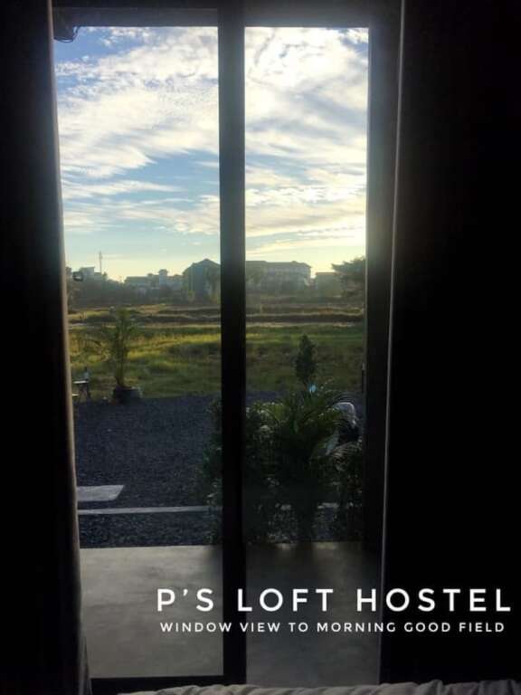 Маха Сарахам: P's Loft Hostel