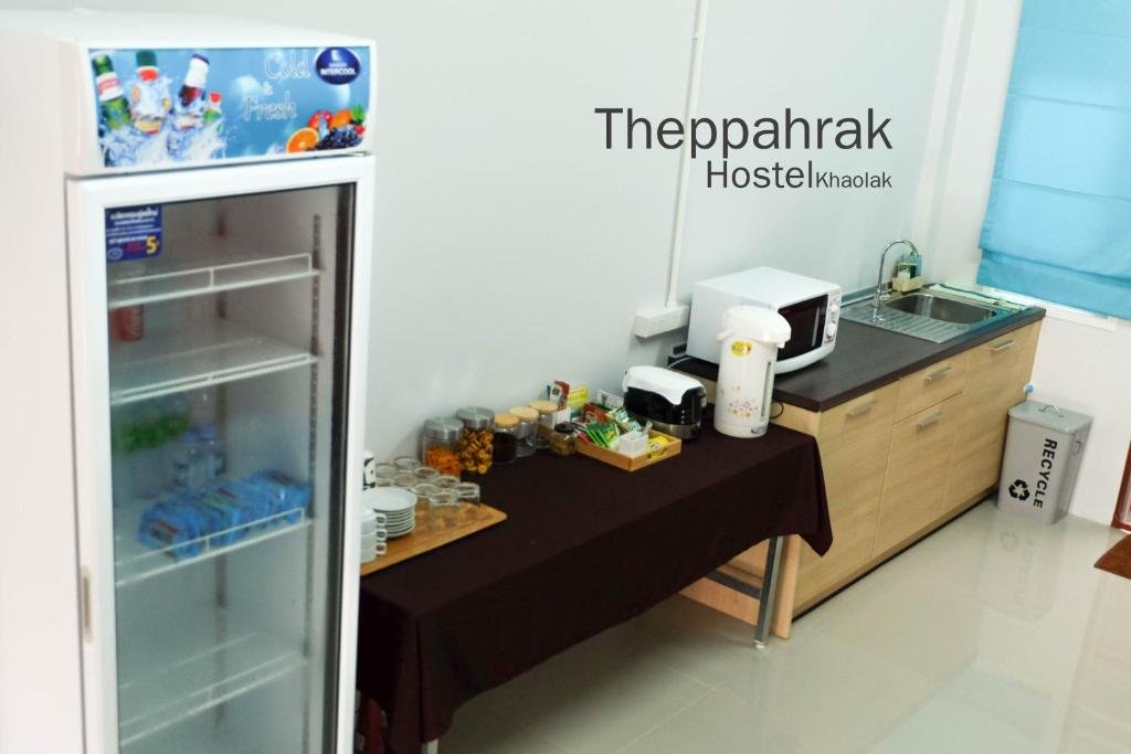 Као Лак: Theppahrak Hostel Khaolak