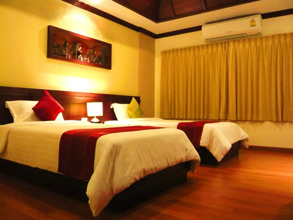 Лоэй: King Hotel