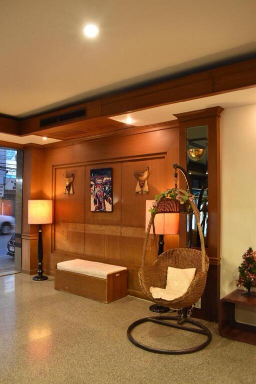 Лоэй: King Hotel