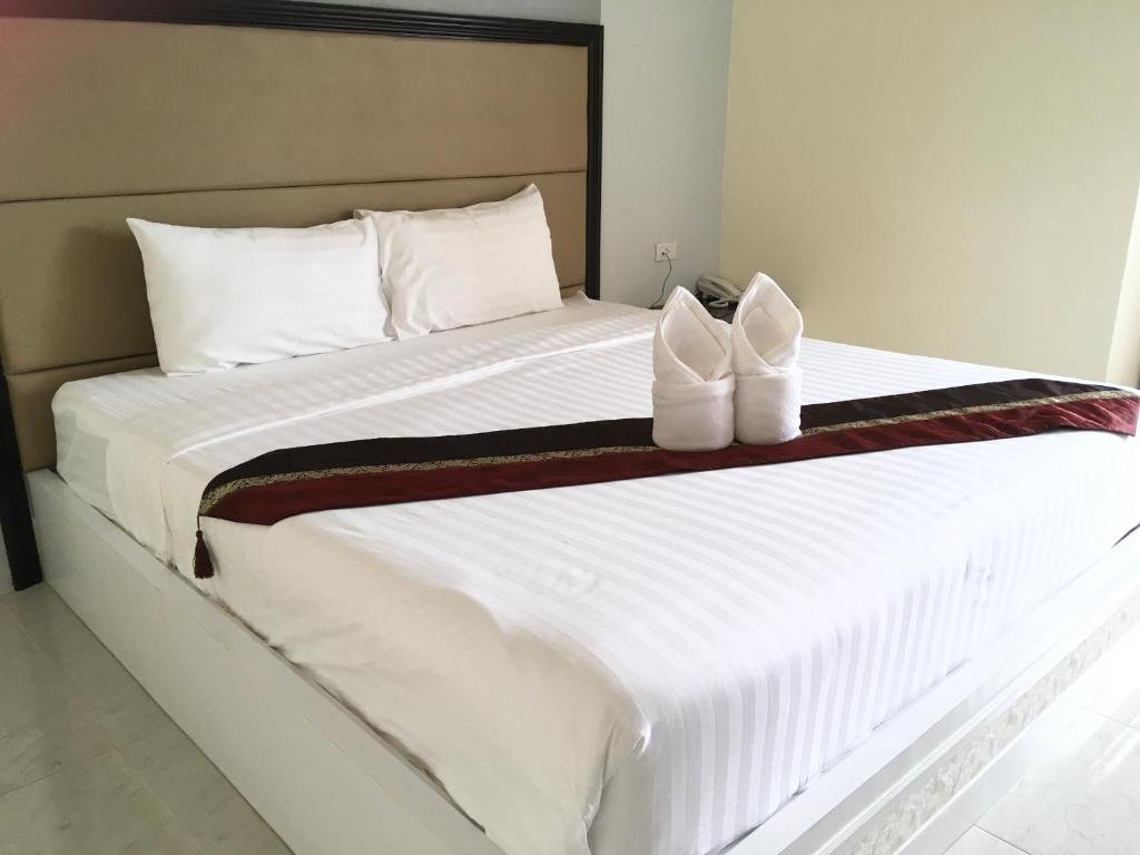 Рои Эт: Boonbundal hotel