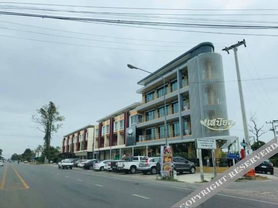 Рои Эт: The Nine Hotel Roi-et