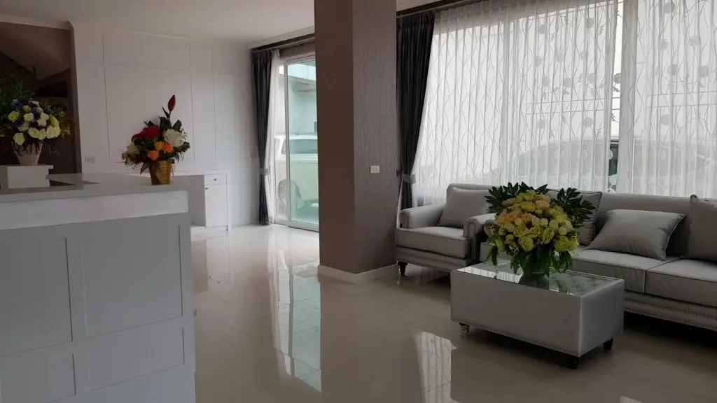 Пхуттхаисонг: Crystal Place Prathai