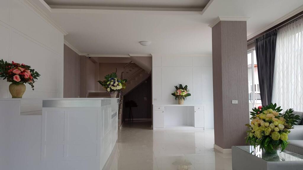 Пхуттхаисонг: Crystal Place Prathai