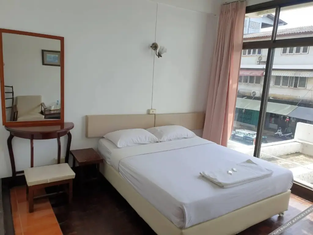 Трат: SA hotel