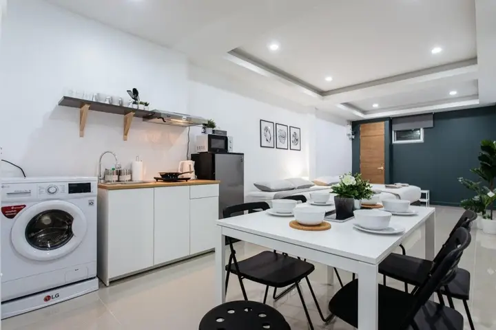 Бангкок: P1 Silom Pan large room full kitchen WIFI 4-6pax