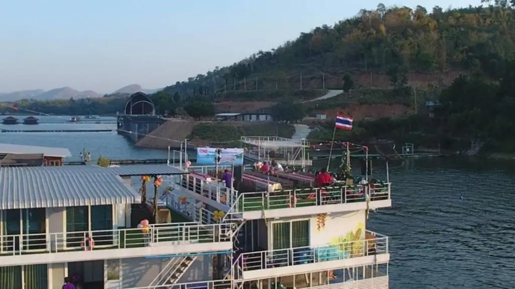 Тха Кра Дан: Warintira Houseboat Kanchanaburi