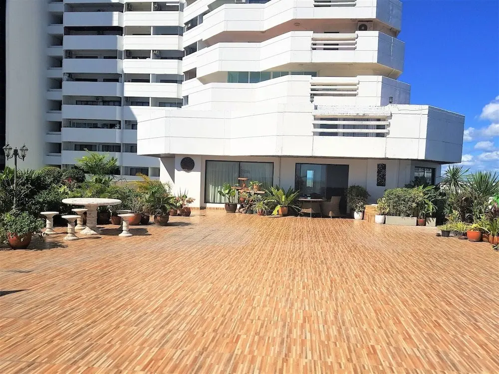 Паттайя: Fantastic sea Pool Views With Huge Terrace at Paradise Condominium Jomtien