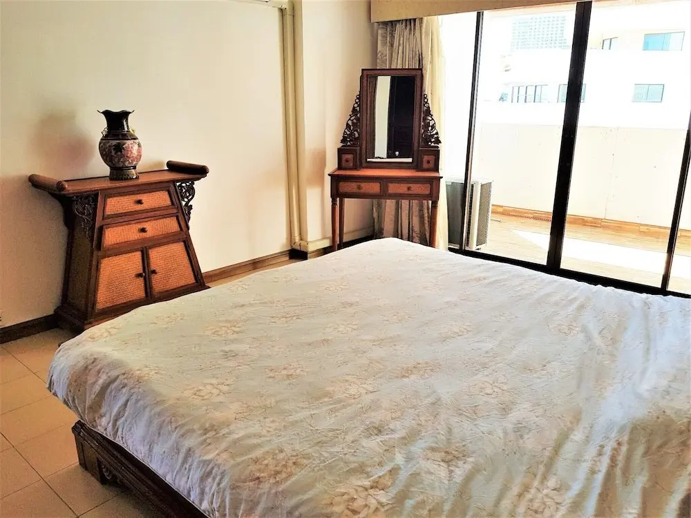Паттайя: Fantastic sea Pool Views With Huge Terrace at Paradise Condominium Jomtien