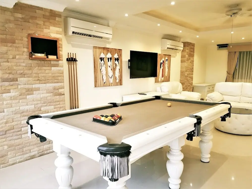 Паттайя: Large, Stylish 2 bed Apartment With Pool Table in Pattaya