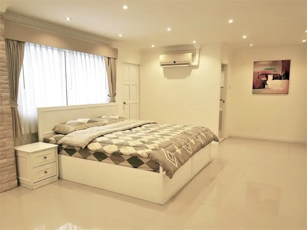 Паттайя: Large, Stylish 2 bed Apartment With Pool Table in Pattaya