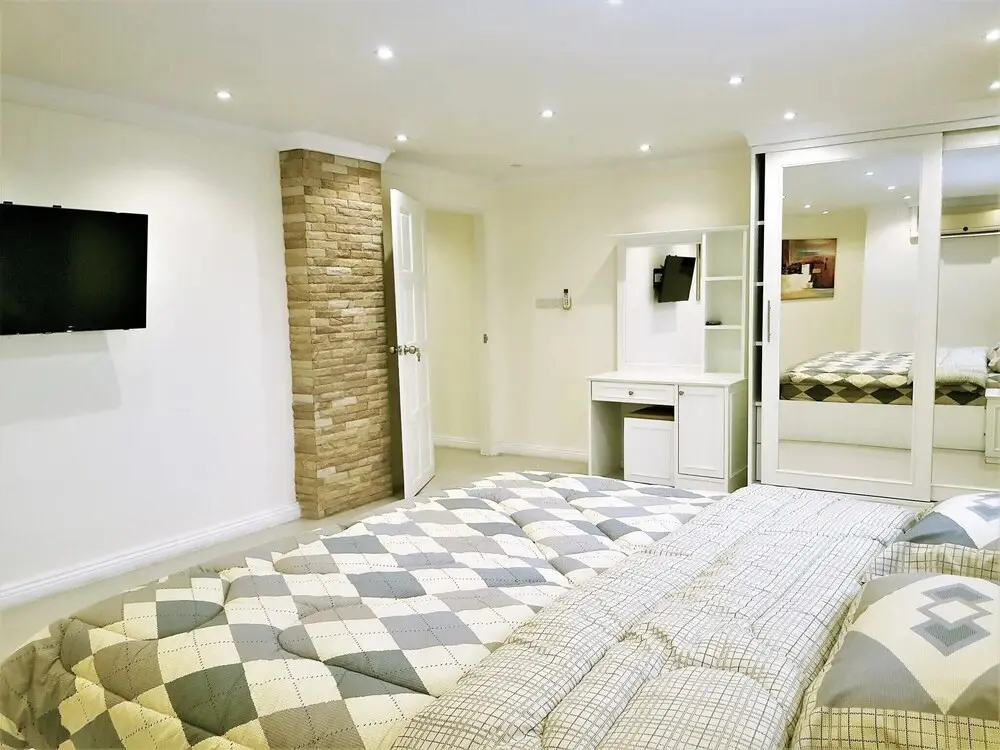 Паттайя: Large, Stylish 2 bed Apartment With Pool Table in Pattaya