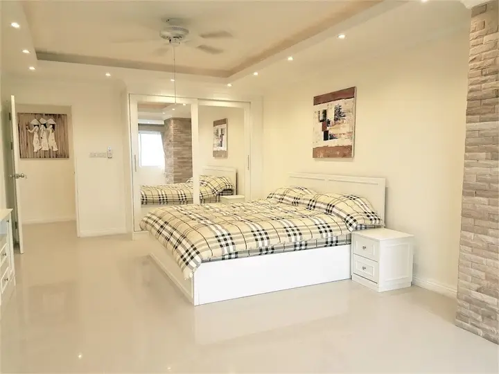 Паттайя: Large, Stylish 2 bed Apartment With Pool Table in Pattaya