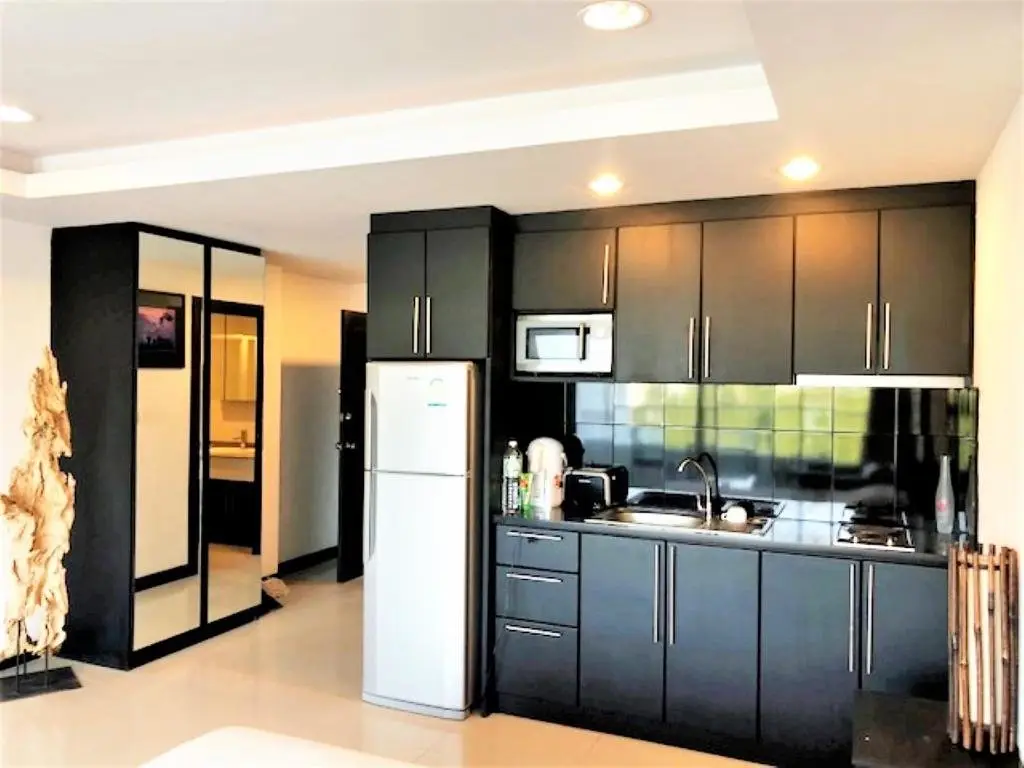 Паттайя: Platinum Suites, Thepprasit Road - Large top Floor Studio