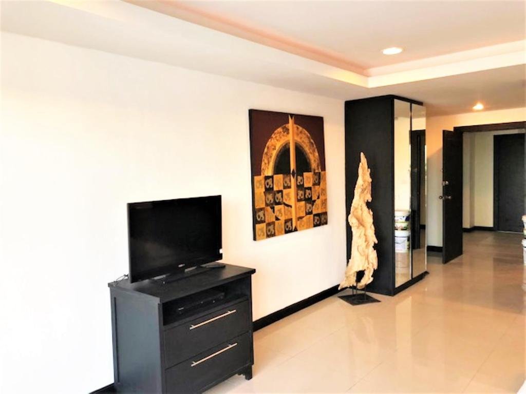 Паттайя: Platinum Suites, Thepprasit Road - Large top Floor Studio