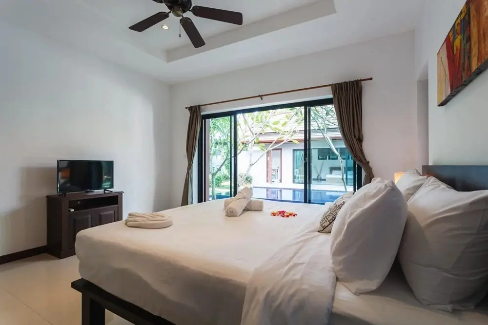 Муанг: Frangipani Villa in Nai Harn - 5 Bedroom Private Pool With Garden and Pizza Oven