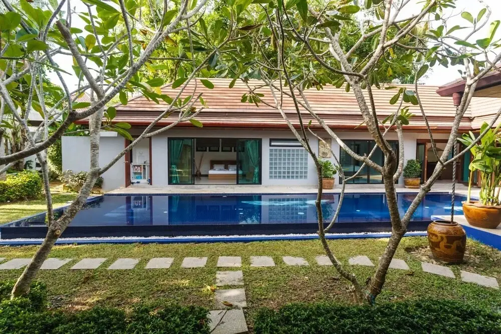 Муанг: Frangipani Villa in Nai Harn - 5 Bedroom Private Pool With Garden and Pizza Oven