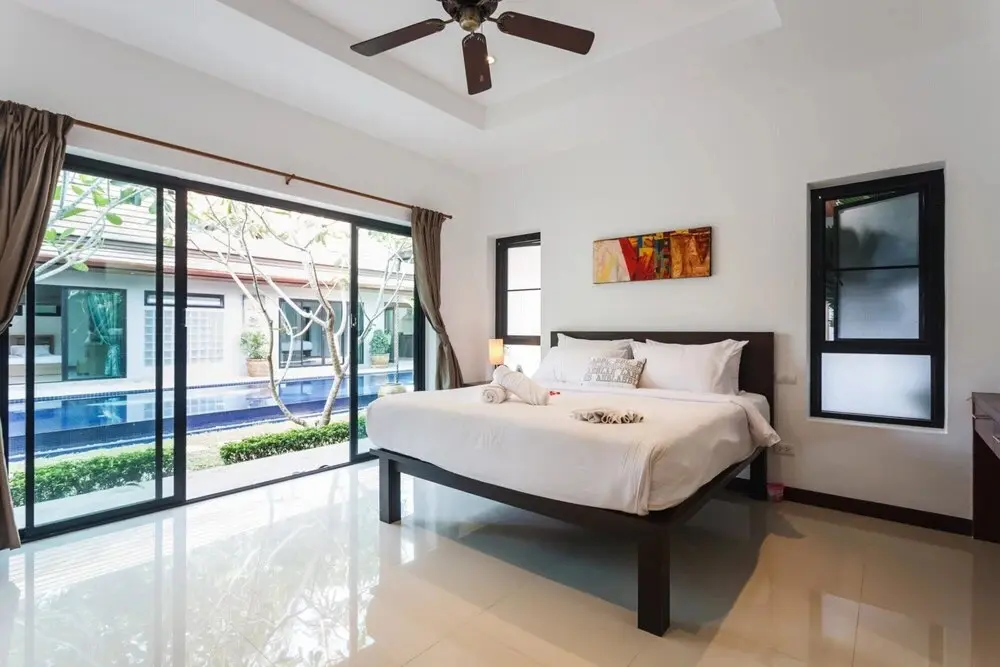 Муанг: Frangipani Villa in Nai Harn - 5 Bedroom Private Pool With Garden and Pizza Oven