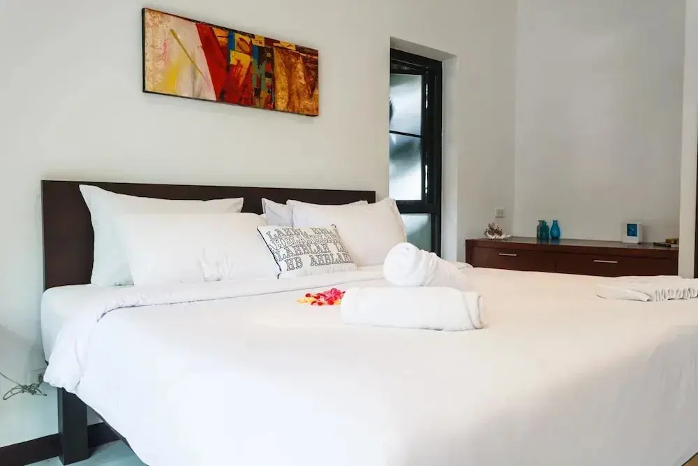 Муанг: Frangipani Villa in Nai Harn - 5 Bedroom Private Pool With Garden and Pizza Oven