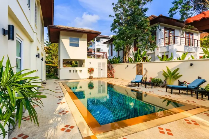 Тхаланг: Baan Kaja villa, walk to Surin and BangTao beach. Private pool.