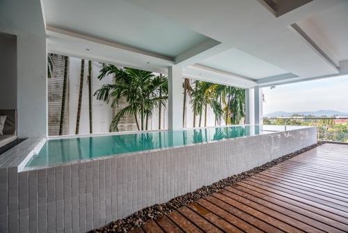 Тхаланг: Surin apartment in complex with private pool