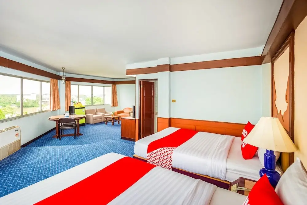 Сураттхани: Grand Thara Hotel by OYO Rooms