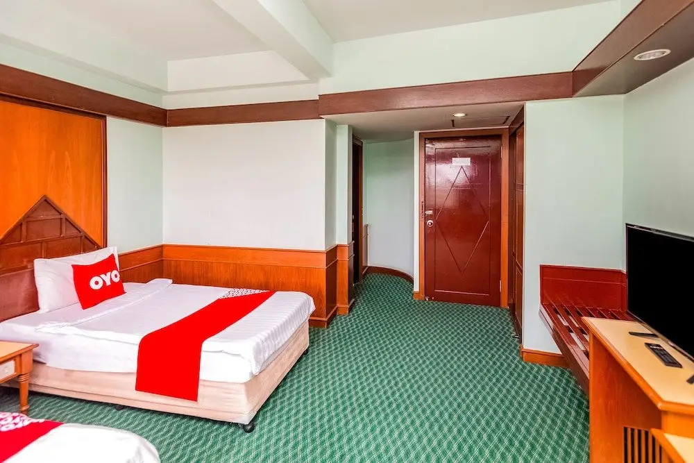 Сураттхани: Grand Thara Hotel by OYO Rooms