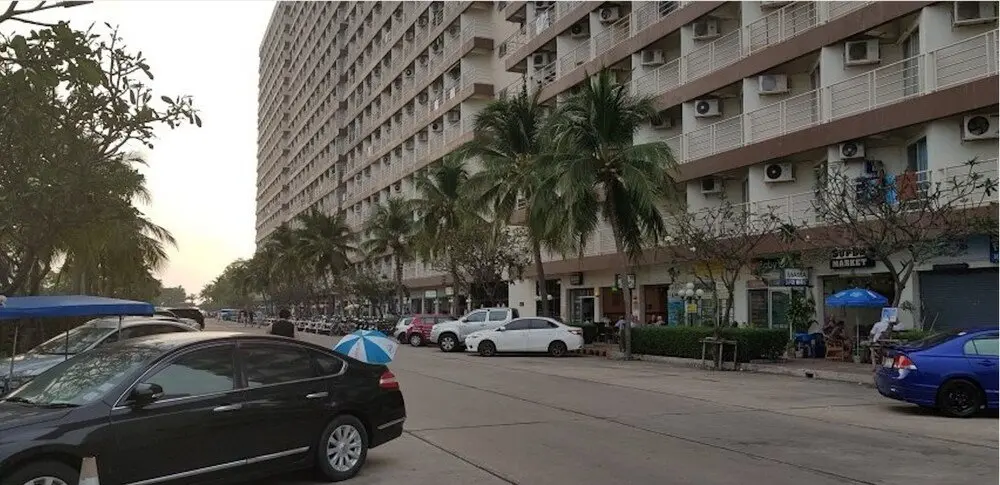 Паттайя: Jomtien Beach Fully Equipped Condominium 3rd Floor Apartment