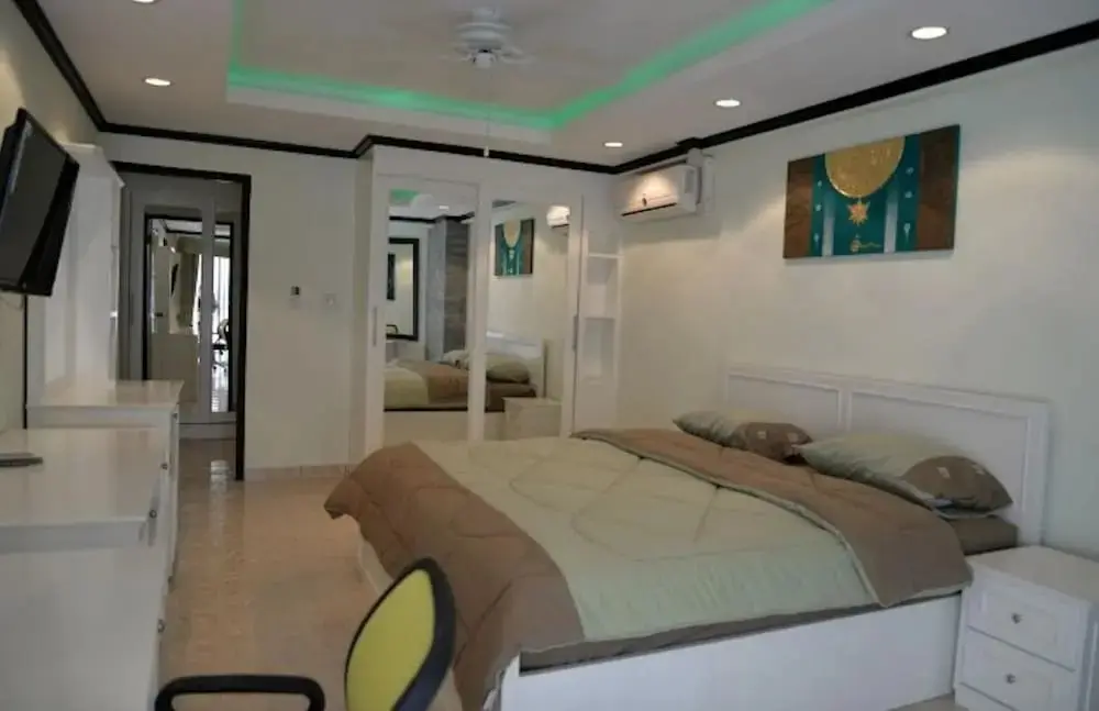 Паттайя: Jomtien Beach Fully Equipped Condominium 3rd Floor Apartment