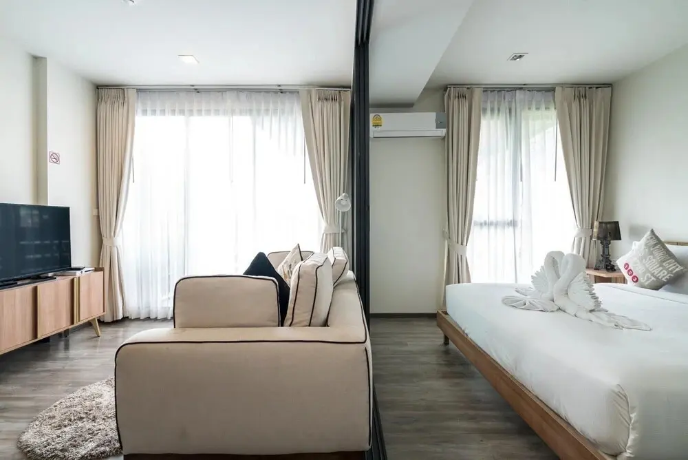 Кату: D189 - Convenient Apartment in The Deck Condo Pool gym and Laundry Room