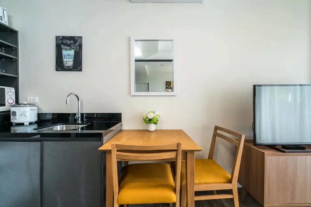 Кату: D189 - Convenient Apartment in The Deck Condo Pool gym and Laundry Room