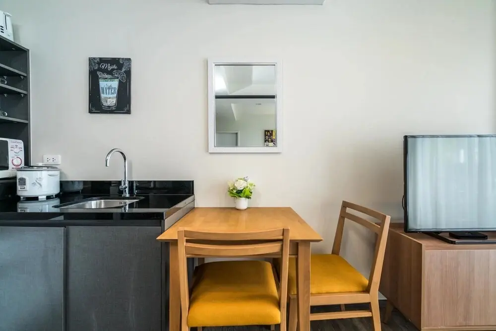 Кату: D189 - Convenient Apartment in The Deck Condo Pool gym and Laundry Room
