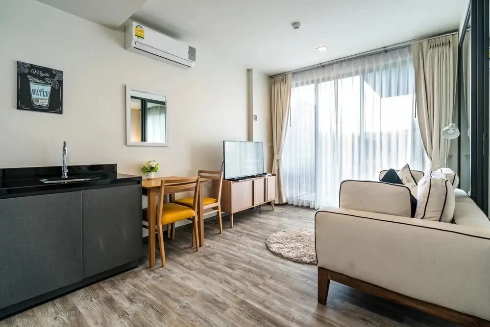 Кату: D189 - Convenient Apartment in The Deck Condo Pool gym and Laundry Room