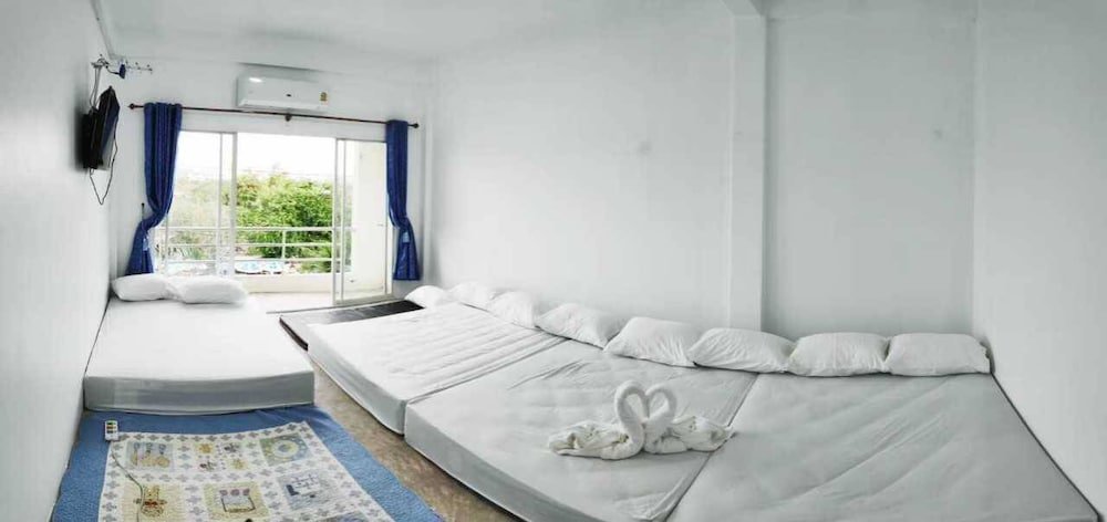 Сирача: Oyster Resort