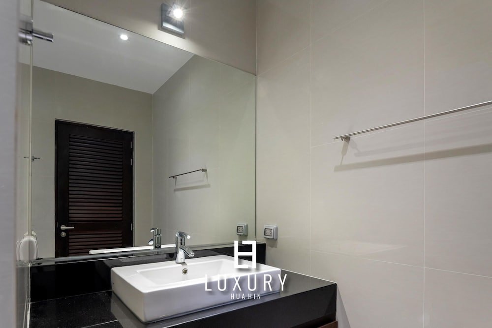 Хуахин: Luxury 5 Bedroom Pool Villa B11B